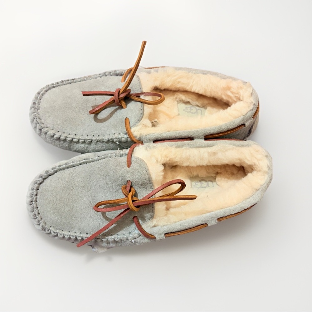 UGG® Dakota Wool-Lined Light Gray Moccasin Slippers! Like new!